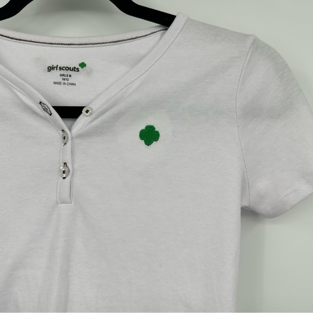 Girl Scouts White Henley shirt size Med 10/12 I0014